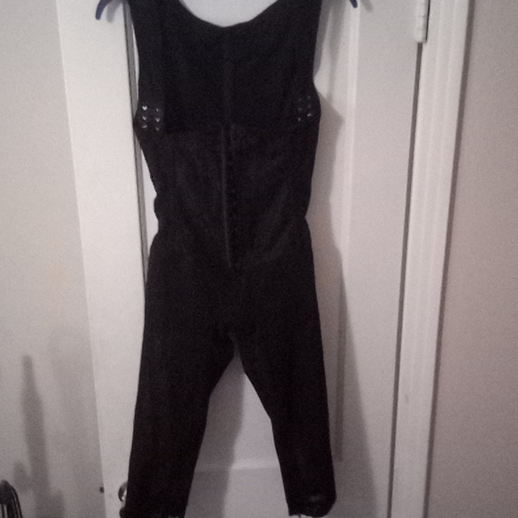 It is ardyss brand back support and ballless croch - Picture 1 of 4